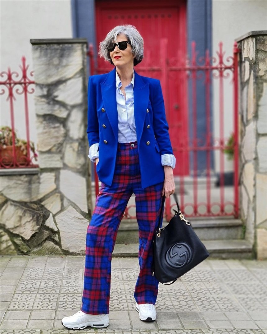 Як і з чим носити наймодніший колір 2023 Viva Magenta