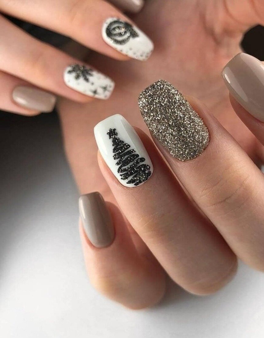 Манікюр на Новий рік 2023: дизайн та фото новорічних малюнків на нігтях.