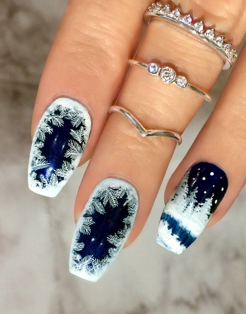 Манікюр на Новий рік 2023: дизайн та фото новорічних малюнків на нігтях.