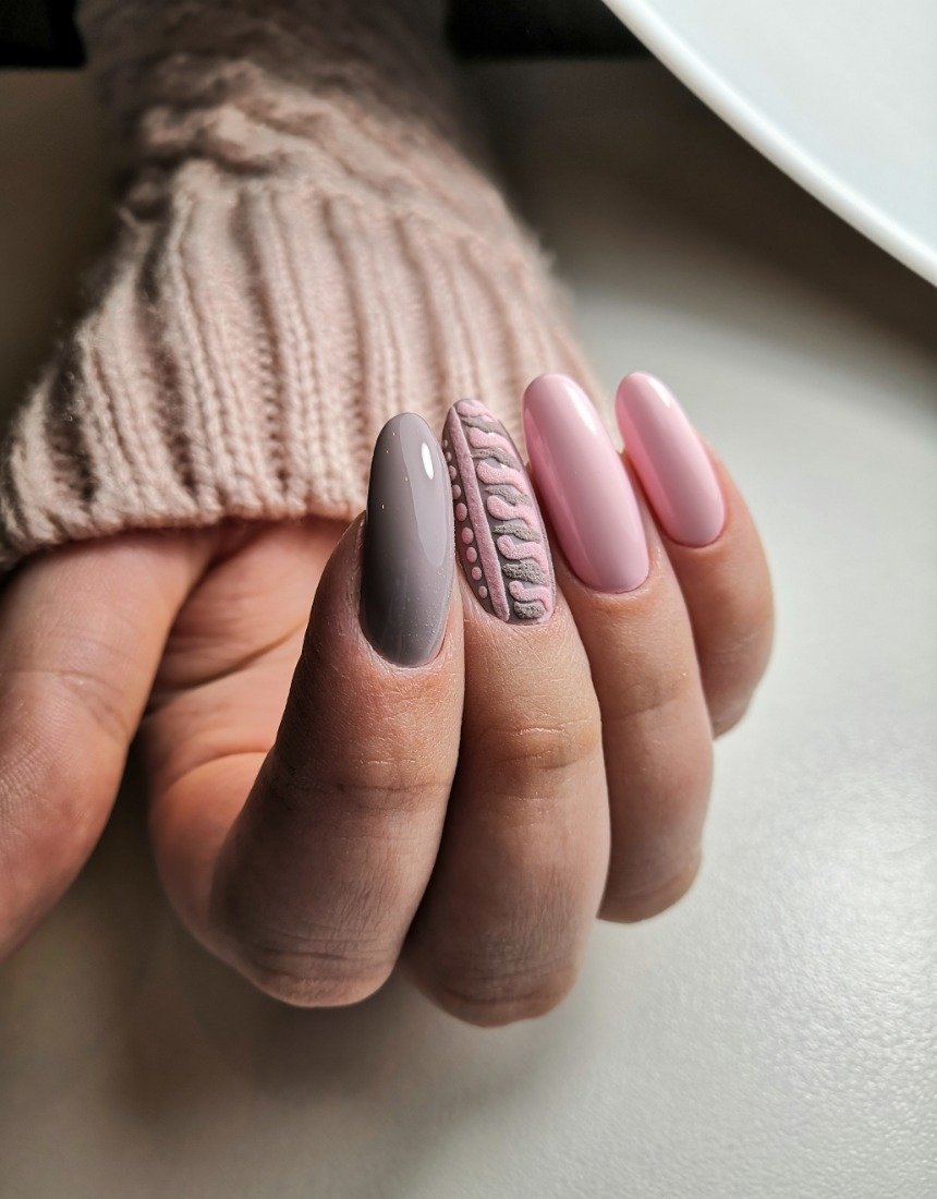 Манікюр на Новий рік 2023: дизайн та фото новорічних малюнків на нігтях.