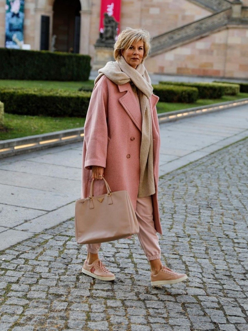 Мода 2023 для жінок за 50: головні тенденції сезону