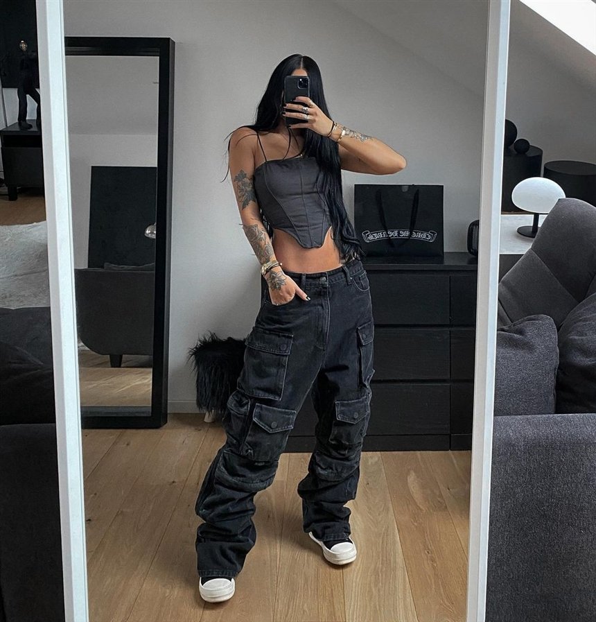 Модні джинси 2023 – жіночі: тренди, фото образів