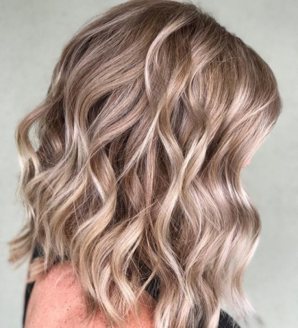 Осінь диктує свої модні правила і трендові відтінки. Прийшла відмінна можливість додати сонячні відблиски на волосся