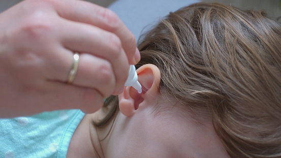 Що робити, якщо заболіло вухо?