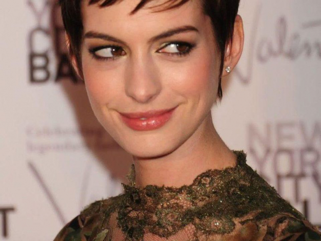 Ці 3 стрижки не варто робити жінкам після 40 — вони безнадійно старять