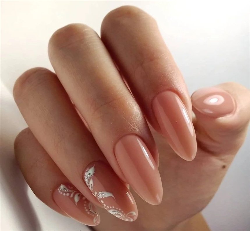 Мигдаль дизайн нігтів: красивий манікюр на довгі, короткі і гострі нігті.