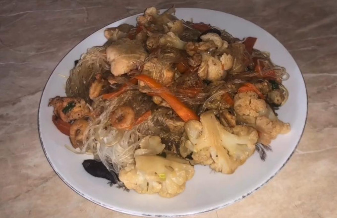 Фунчоза з куркою та овочами – 11 рецептів приготування салату