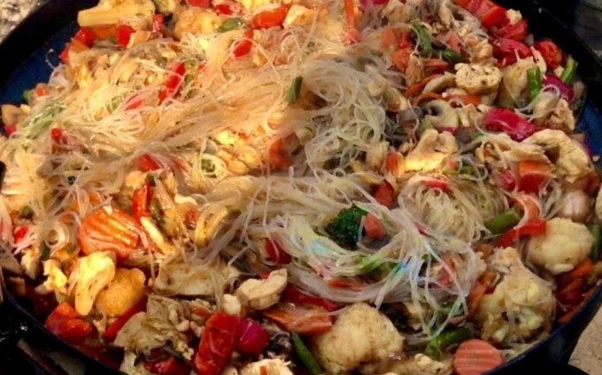 Фунчоза з куркою та овочами – 11 рецептів приготування салату