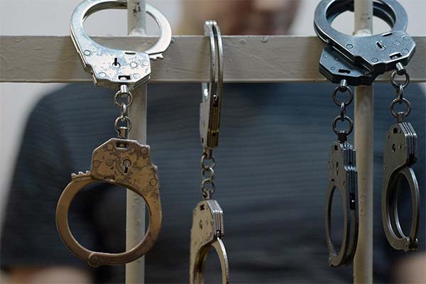 До чого сняться наручники — 29 тлумачень із різних сонників.