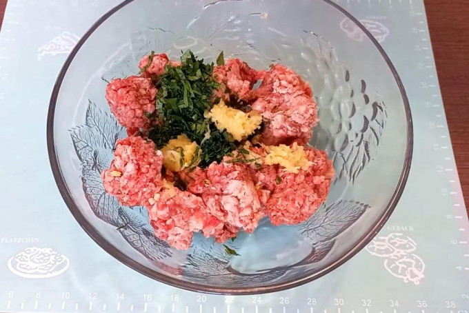 Котлети з фаршу яловичини – 12 рецептів соковитих та м'яких котлет