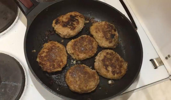 Котлети з фаршу яловичини – 12 рецептів соковитих та м'яких котлет