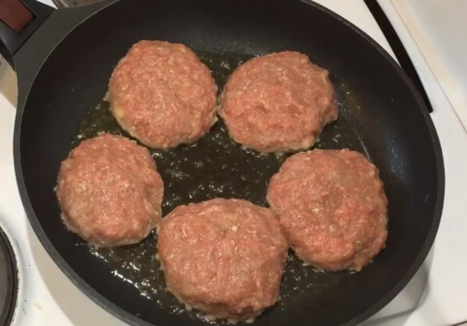 Котлети з фаршу яловичини – 12 рецептів соковитих та м'яких котлет