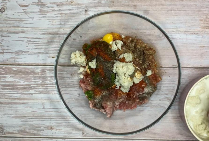 Котлети з фаршу яловичини – 12 рецептів соковитих та м'яких котлет