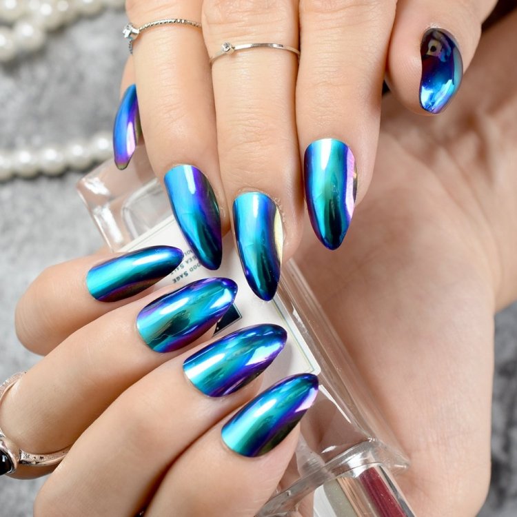 Дзеркальний манікюр