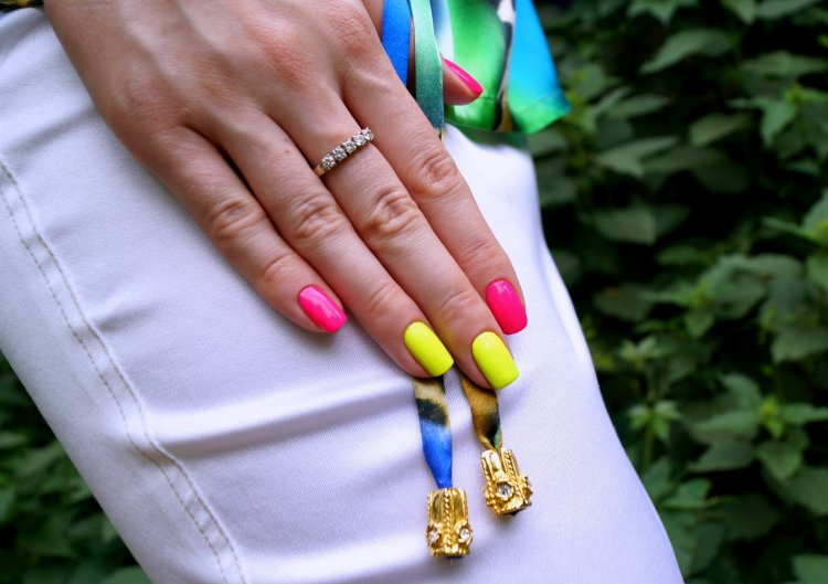 Нігті отруйних квітів