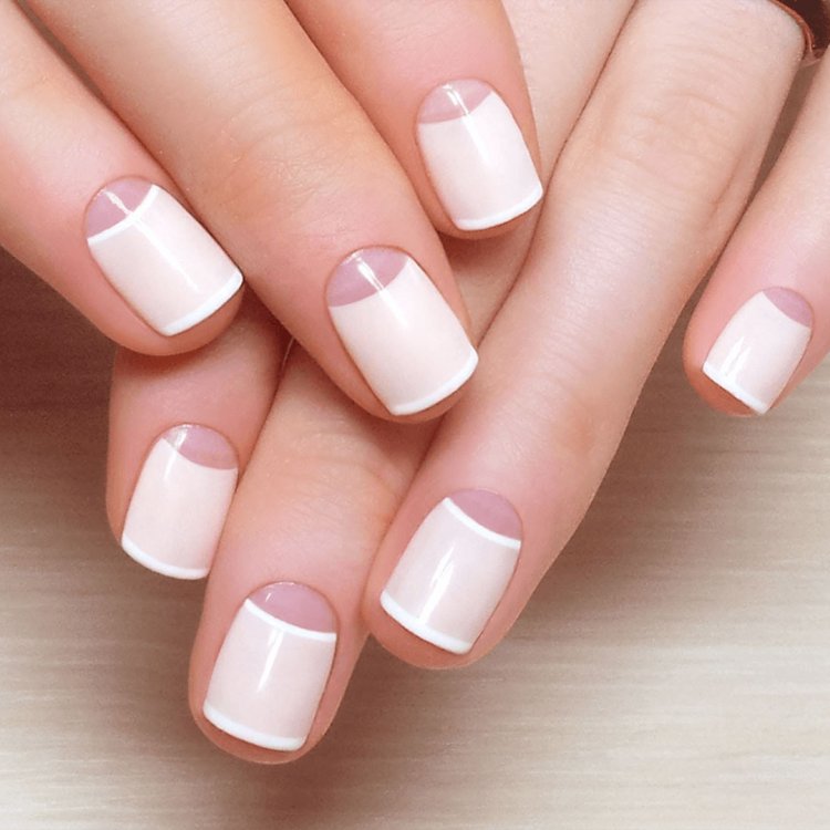 Манікюр з місяцем