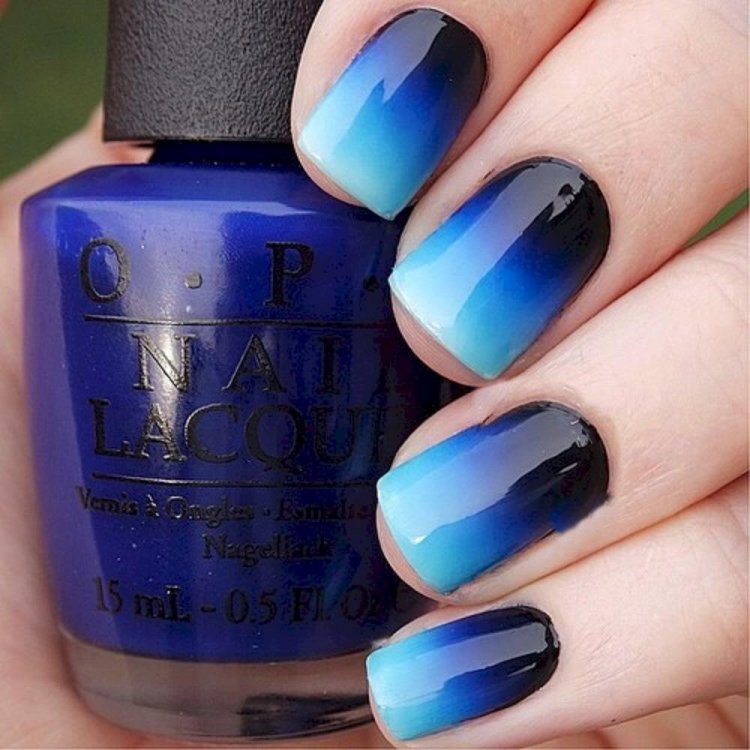 Манікюр омбре синій