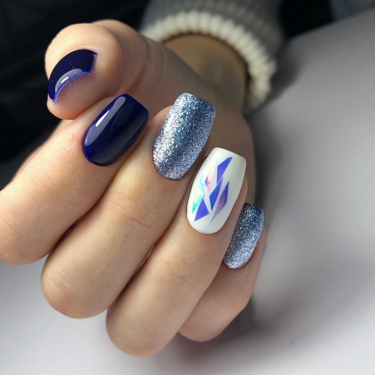 Манікюр синє втирання