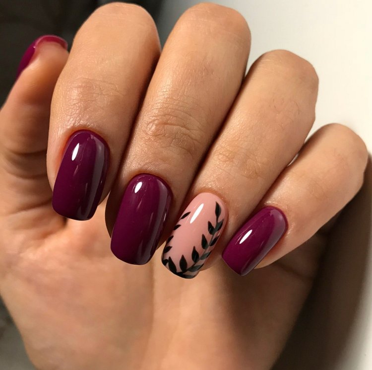 Бордові нігті