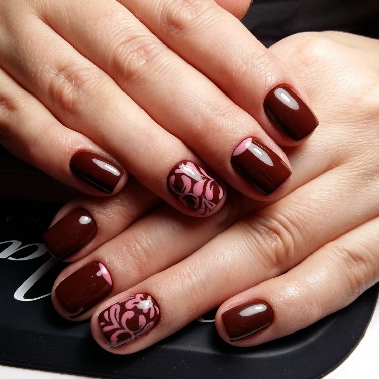 Бордовий манікюр на короткі