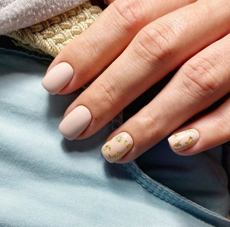 Нюдовий комбінований манікюр