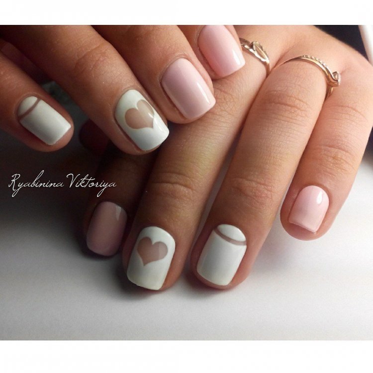 Манікюр лунки серця