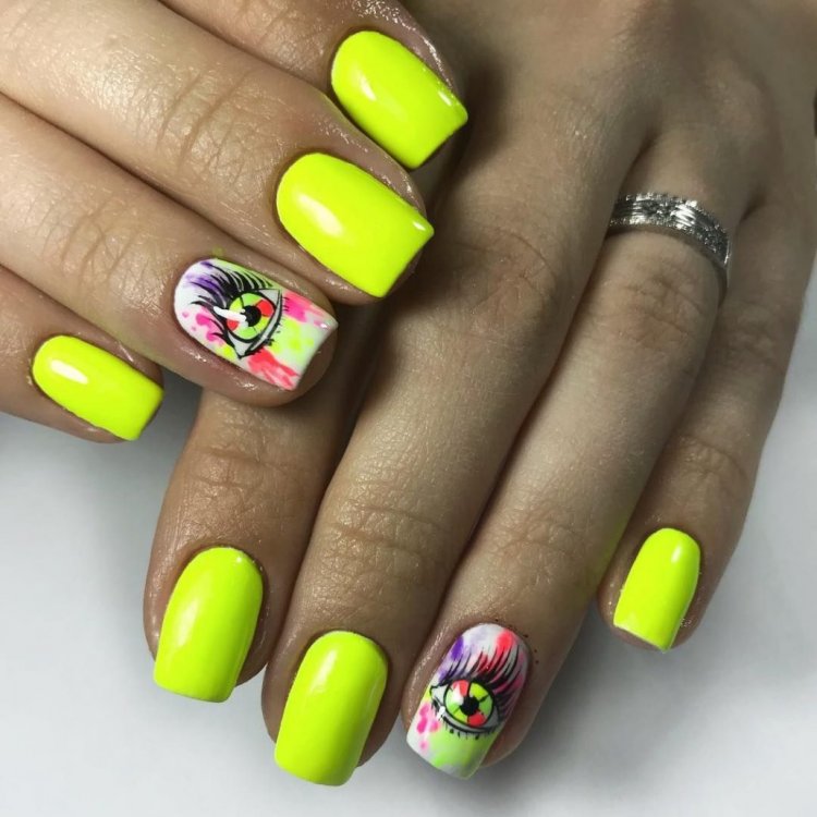 Манікюр не яскравими квітами