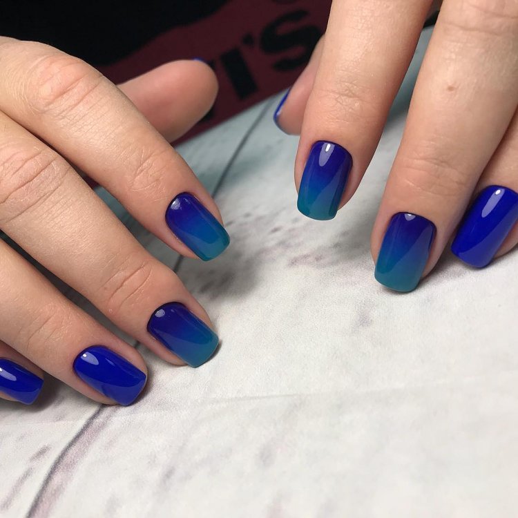 Манікюр синій градієнт