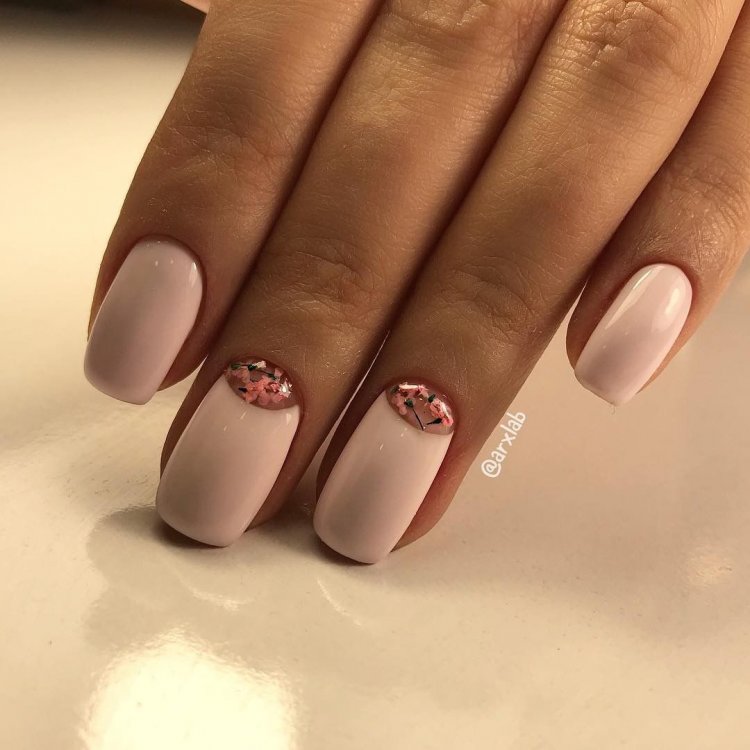 Манікюр із лунками