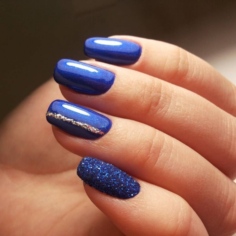 Манікюр синього кольору