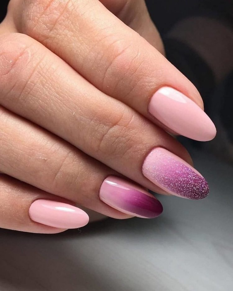 Рожеве омбре на нігтях