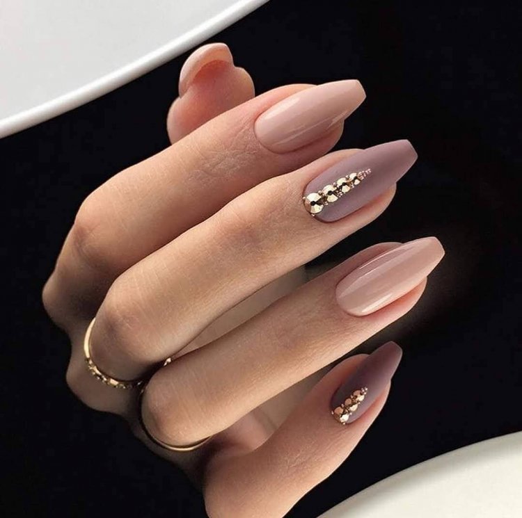 Бежевий манікюр на нарощених нігтях - 51 фото