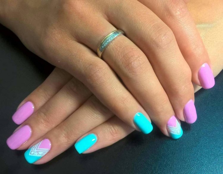 Двоколірний манікюр