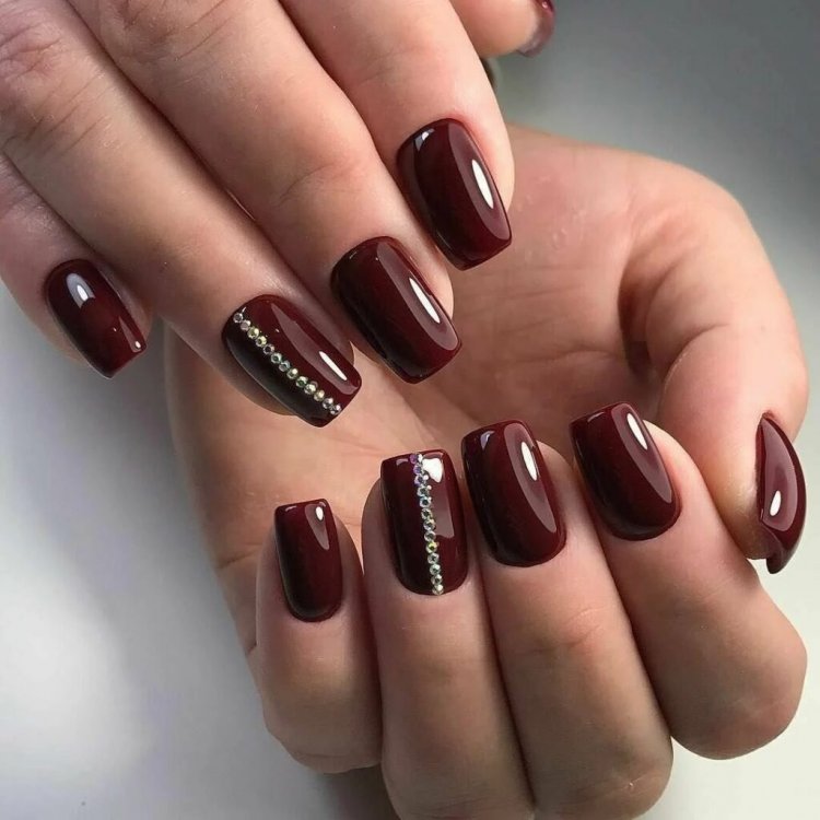 Манікюр бордо марсала