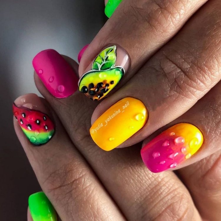 Яскравий соковитий літній манікюр