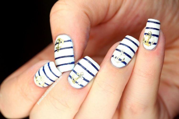 Нігті в морському стилі