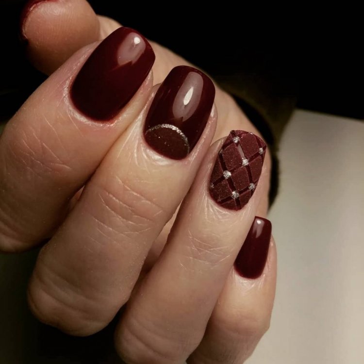 Бордовий манікюр на короткі нігті