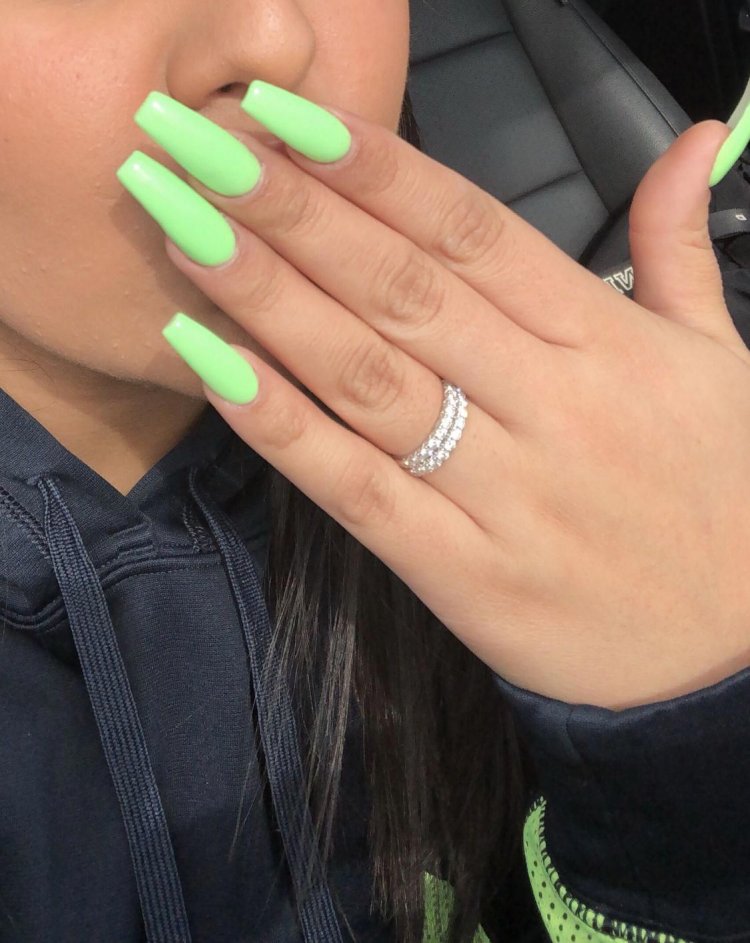 Довгі зелені нігті