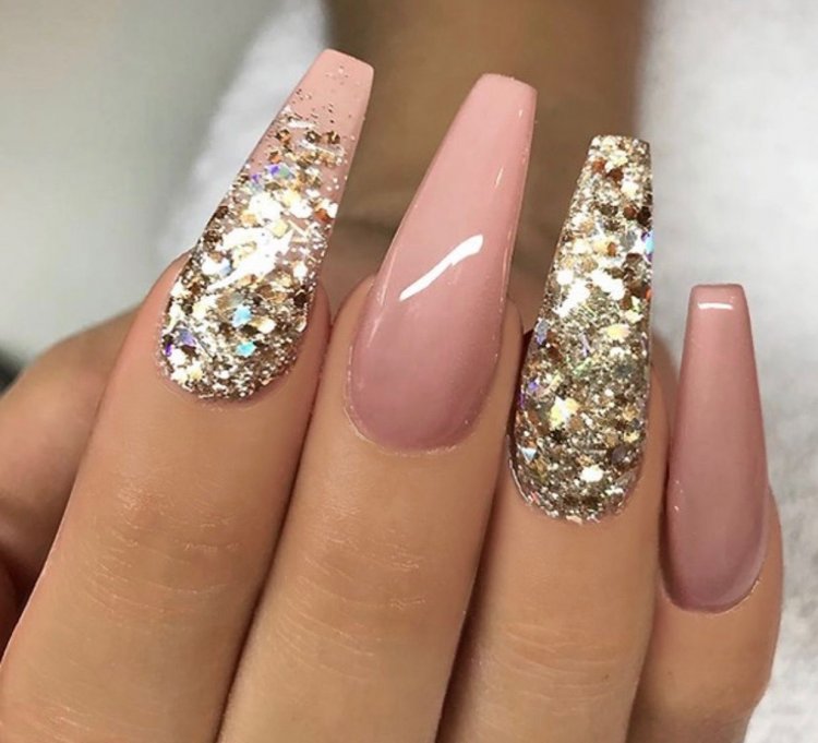 Шикарний манікюр із блиском