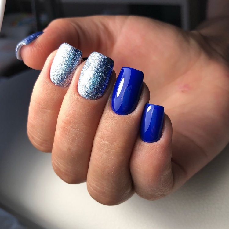 Синьо-блакитний манікюр