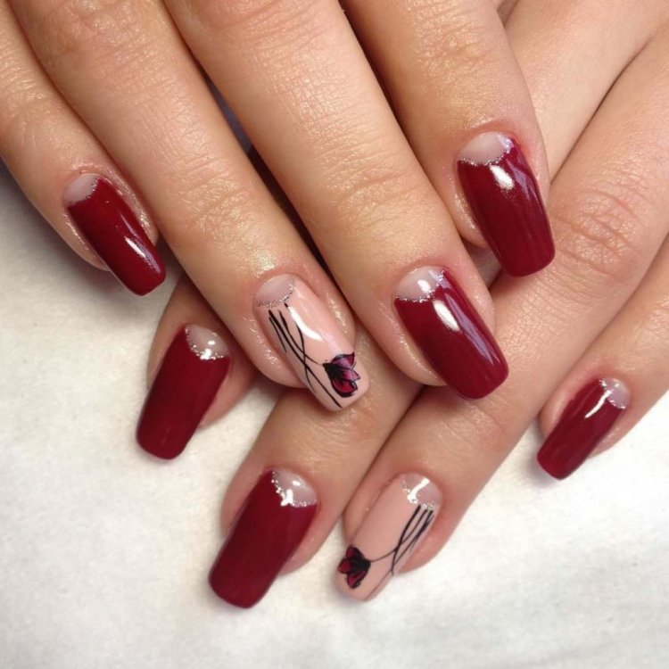 Бордовий манікюр із лунками