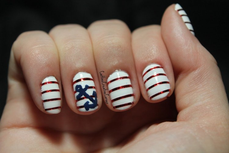 Манікюр у морський прозорий стиль