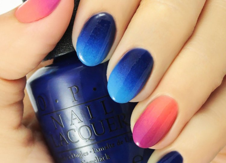 Манікюр синій з рожевим