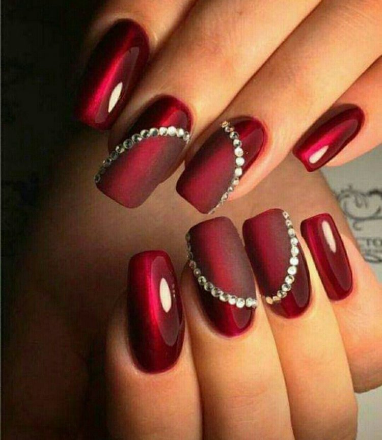 Стильні червоні нігті