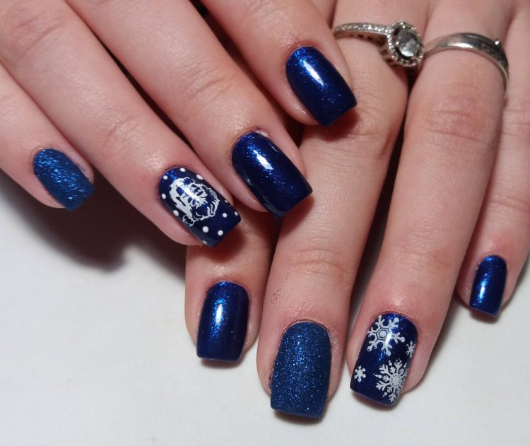 Новорічний манікюр синій зі сріблом