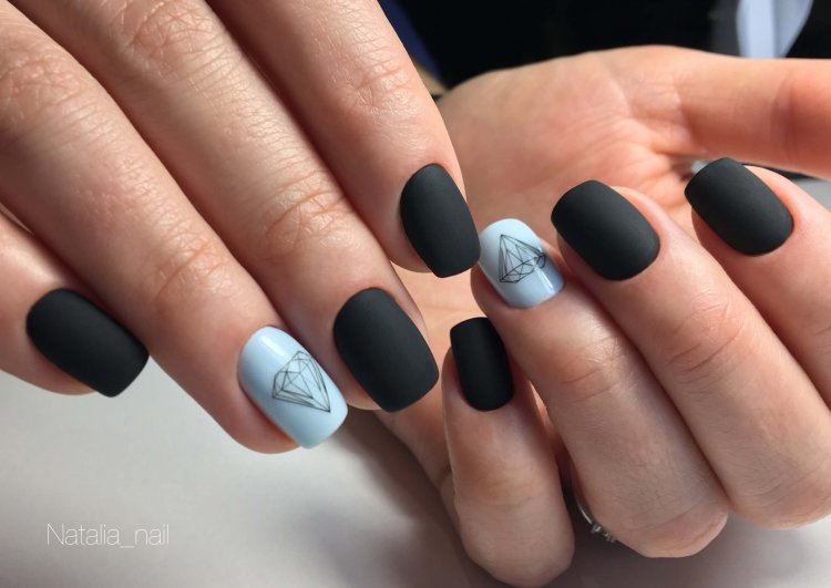 Манікюр на короткі нігті матові кольори.