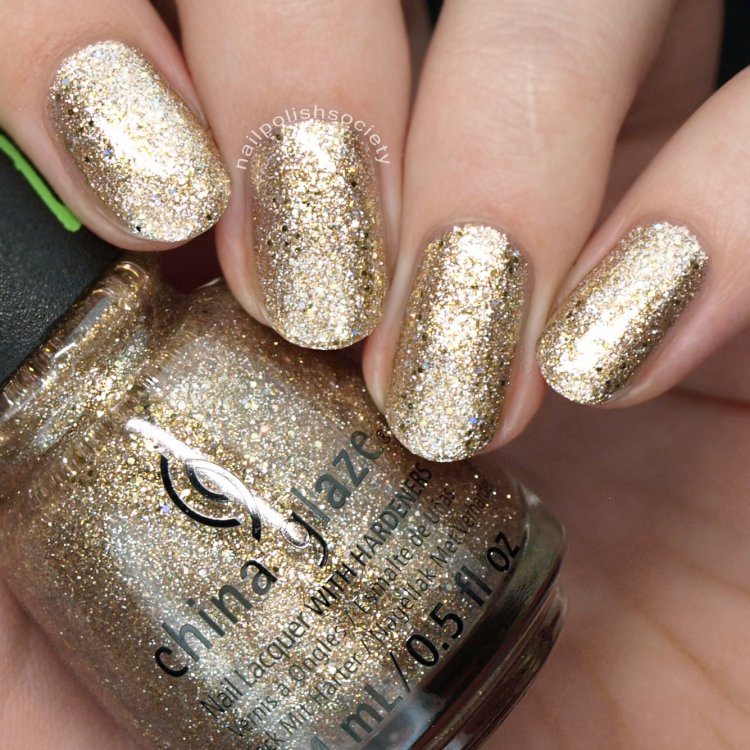 Нігті із золотими блискітками