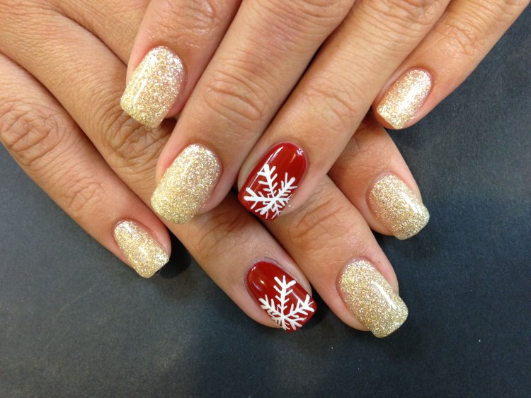 Червоний манікюр зі сніговичами