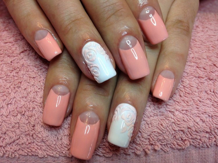 Нігті персикового кольору