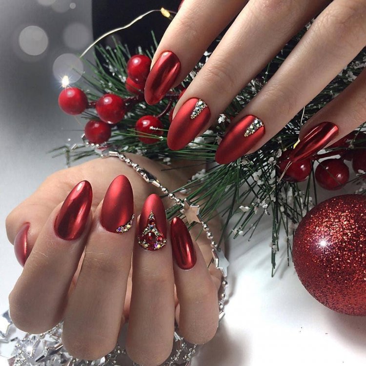 Новорічні нігті золото